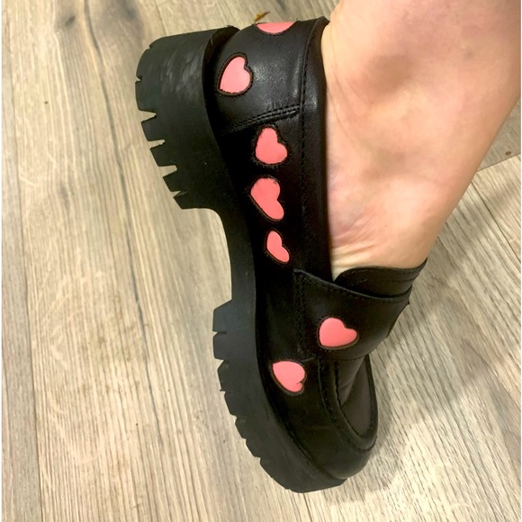 Steve Madden Lawrence H Chunky Loafers SZ 8 Black with Pink Hearts 💕 - Picture 7 of 7
